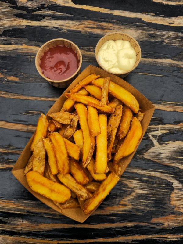 Steakhouse Fries mit Ketchup und Mayonnaise