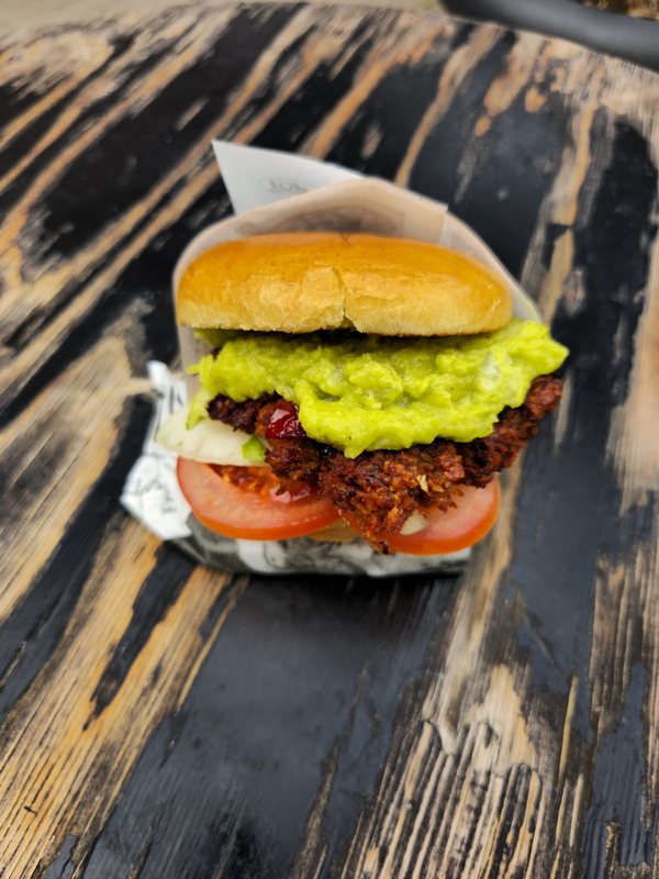 Veggie-Burger mit Guacamole